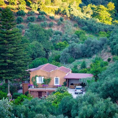 Apartmán Casa Arokaria Pendarianá Exteriér fotografie